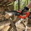 Haina HM-6819 akkumulátoros ágvágó fűrész használat közben rönkdaraboláshoz